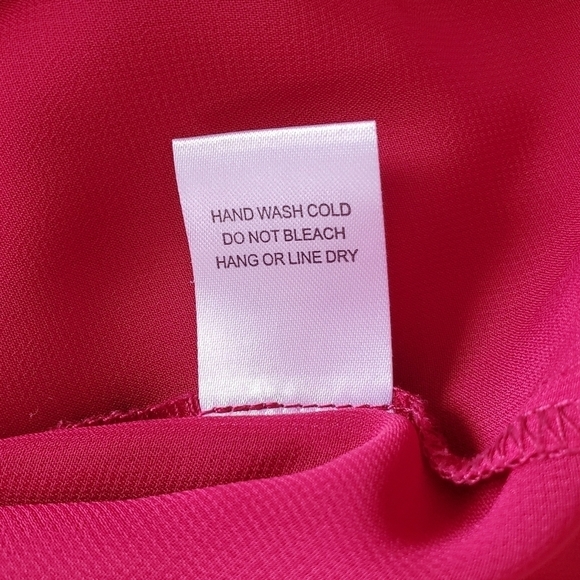 Violet & Claire sleeveless blouse size M‎ red beaded scoop neck layers - Picture 9 of 9